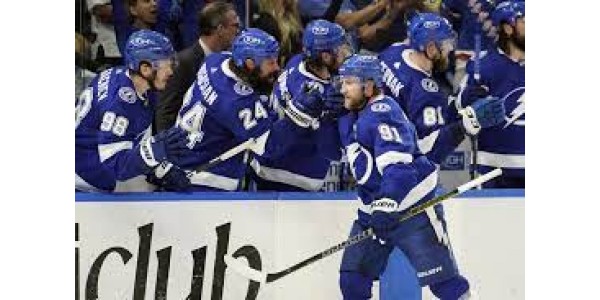 Colorado Avalanche vastaan Tampa Bay Lightning Stanley Cupin finaalissa Colorado Avalanche vastaan Tampa Bay Lightning Stanley Cupin finaalissa